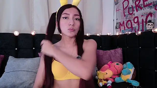 Pauline_Peach Show in webcam