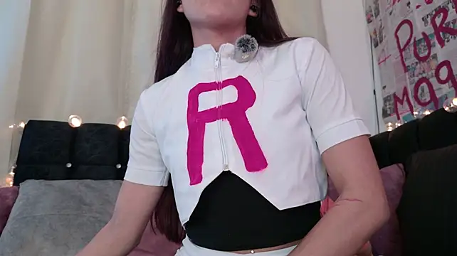 Pokazy przed kamerką – Pauline_Peach