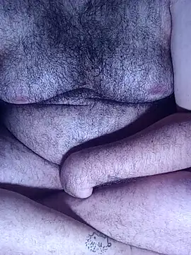big__bearrr: διαδικτυακό σόου στην κάμερα
