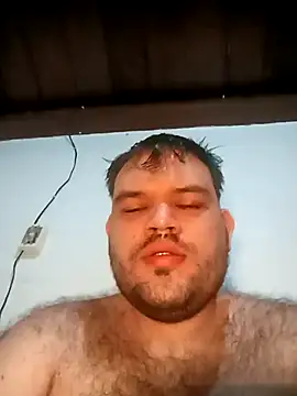 big__bearrr: διαδικτυακό σόου στην κάμερα