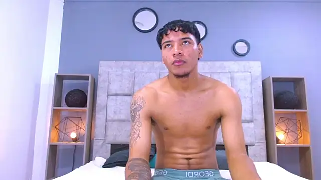 Show modela Poul_Garcia na web-kameri