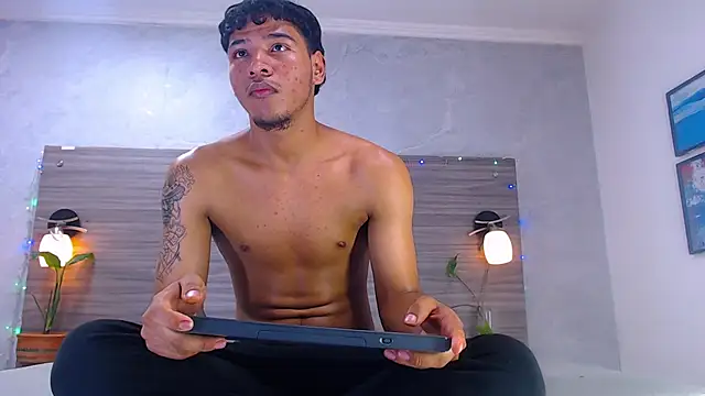 Poul_Garcia's Webcam Show