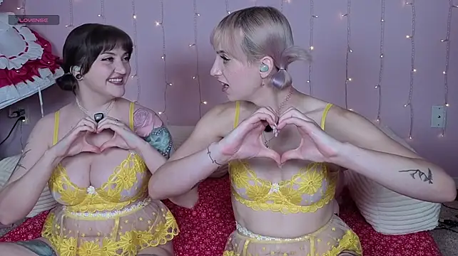 Вебкам-шоу peachandkay