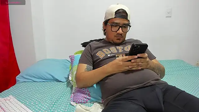 Show modela Axel_hornyy na web-kameri
