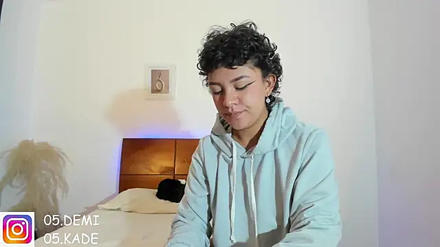Show modela kade_demi na web-kameri