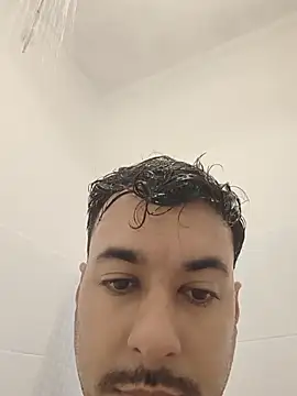 leolim220 Show in webcam