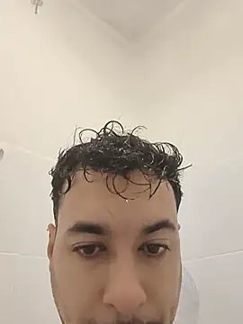 leolim220 Show in webcam