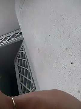 ARES_DAM: διαδικτυακό σόου στην κάμερα