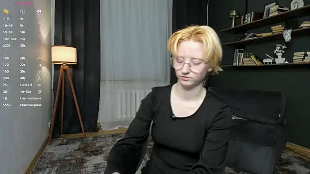KelleCullison Show in webcam