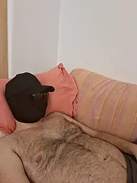 GreekDaddyBearFeet: διαδικτυακό σόου στην κάμερα