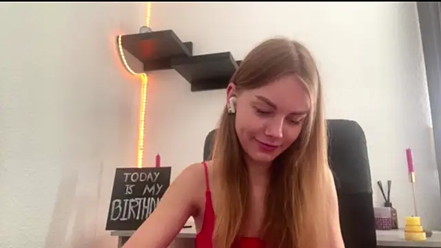 SunnyStrike Adlı Modelin Canlı XXX Sohbeti