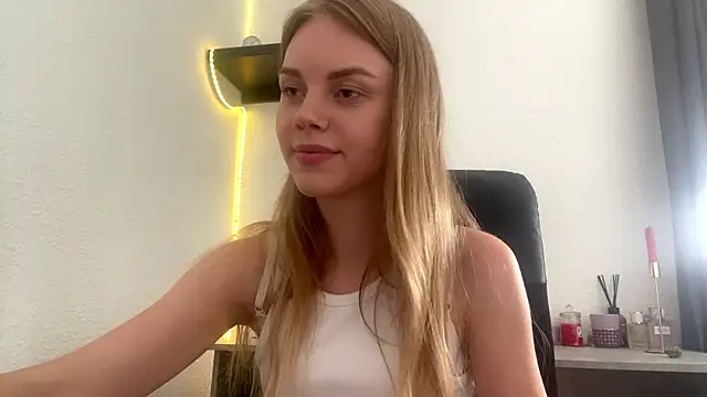 SunnyStrike live XXX chat