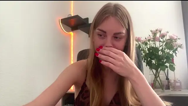 SunnyStrike 라이브 XXX 채팅