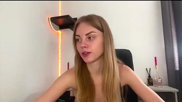 SunnyStrike Live XXX Chat