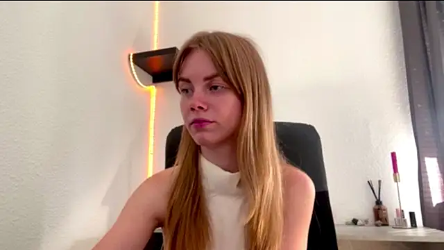 SunnyStrike's Live XXX Chat
