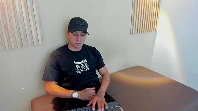 DAN_BAKER2n Webbikameraesitys