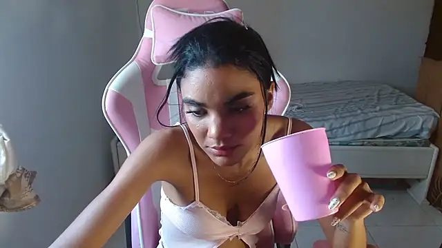 Raya_velvetn Live XXX chat