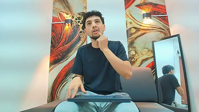 LUCA_GREEND's Webcam Show