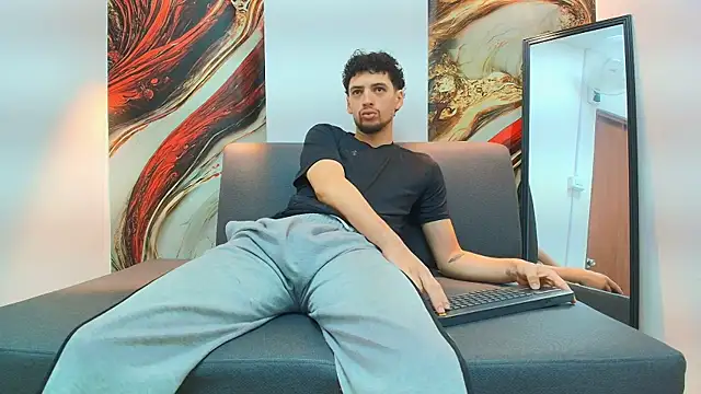 LUCA_GREEND webcam show