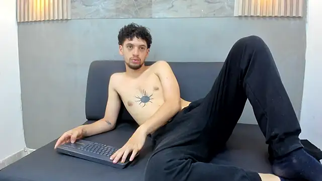 LUCA_GREEND webcam show