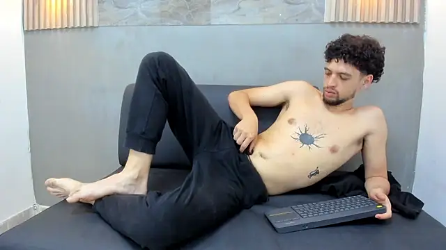 LUCA_GREEND's Webcam Show