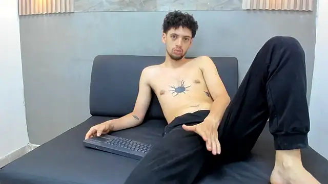 LUCA_GREEND webcam show