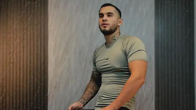 Show modela thesituationsj na web-kameri