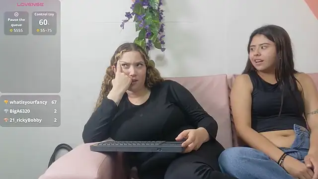 Show modela Emilyblosom-y-MiaRose na web-kameri