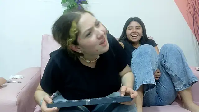 Вебкам-шоу Emilyblosom-y-MiaRose