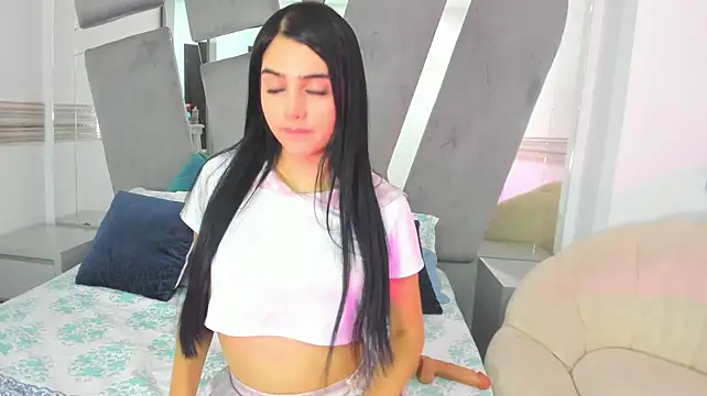 NahomiDeluxe Show in webcam