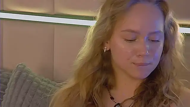 Emi_Gold's Webcam Show