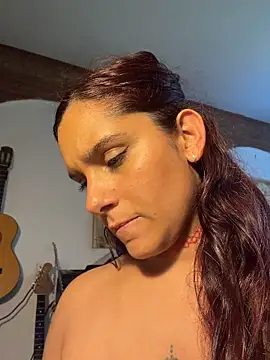 LuciaLatina Adlı Modelin Canlı XXX Sohbeti