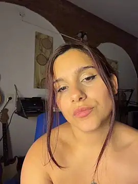 LuciaLatina Adlı Modelin Canlı XXX Sohbeti