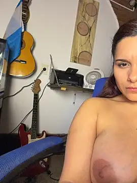 LuciaLatina Adlı Modelin Canlı XXX Sohbeti