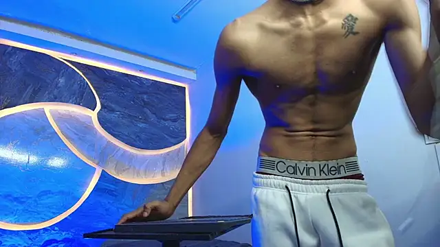 sex_boy33_: διαδικτυακό σόου στην κάμερα