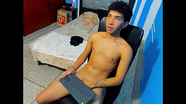 Show modela efrain_boy na web-kameri