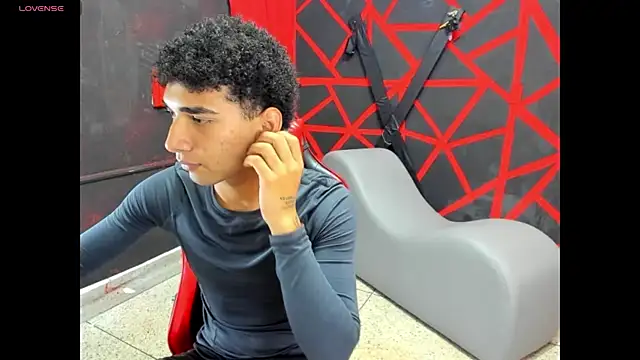 הופעת וובקאם של efrain_boy