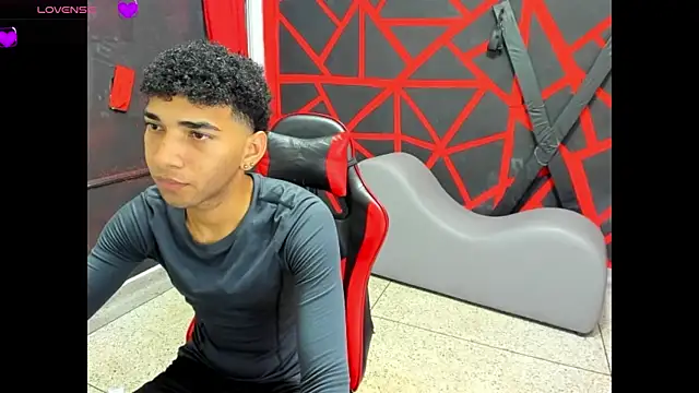 efrain_boy Adlı Modelin Web Kamerası Şovu