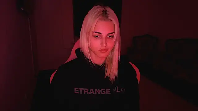 Show modela neweva_ na web-kameri
