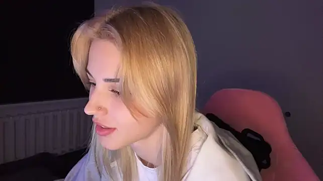 neweva_ Chat XXX live