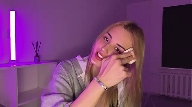 neweva_'s Live XXX Chat