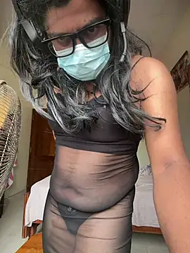 Pokazy przed kamerką – SrilankanLadyboy