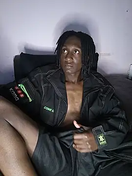Show modela TryingExpiry na web-kameri