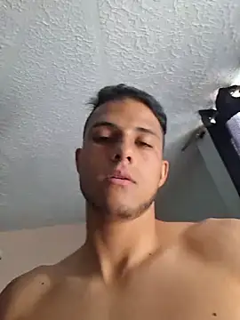 andycalis_97 Show in webcam