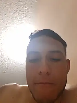 andycalis_97 Show in webcam