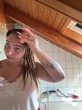 Naomi-Kleinn Webbikameraesitys