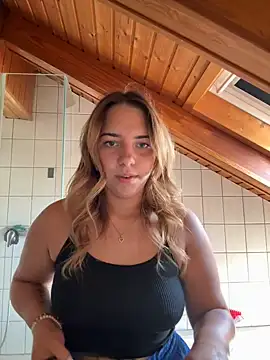 Naomi-Kleinn Webbikameraesitys