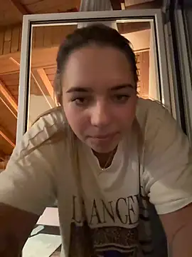Naomi-Kleinn Webbikameraesitys