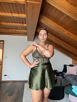 Naomi-Klein Adlı Modelin Canlı XXX Sohbeti