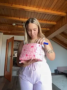 Naomi-Klein Show Webcam